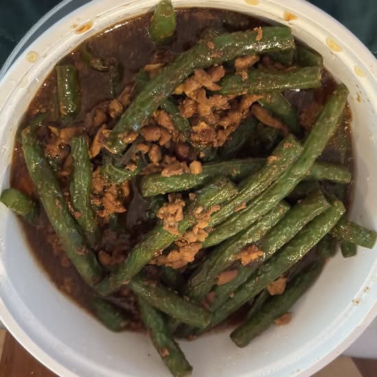 Basil Green Bean with Minced Chicken (紫蘇雞肉碎炒四季豆)